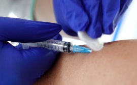 В США провели первые испытания вакцины против коронавируса на людях